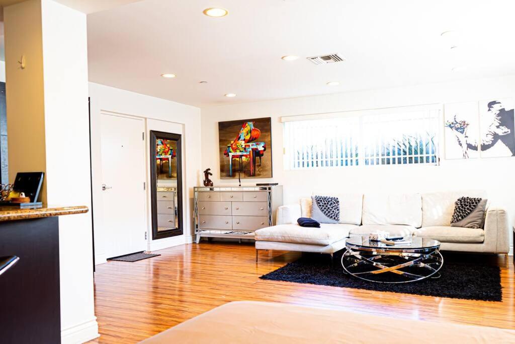 Luxury Beverly Hills Apartment 로스앤젤레스 외부 사진
